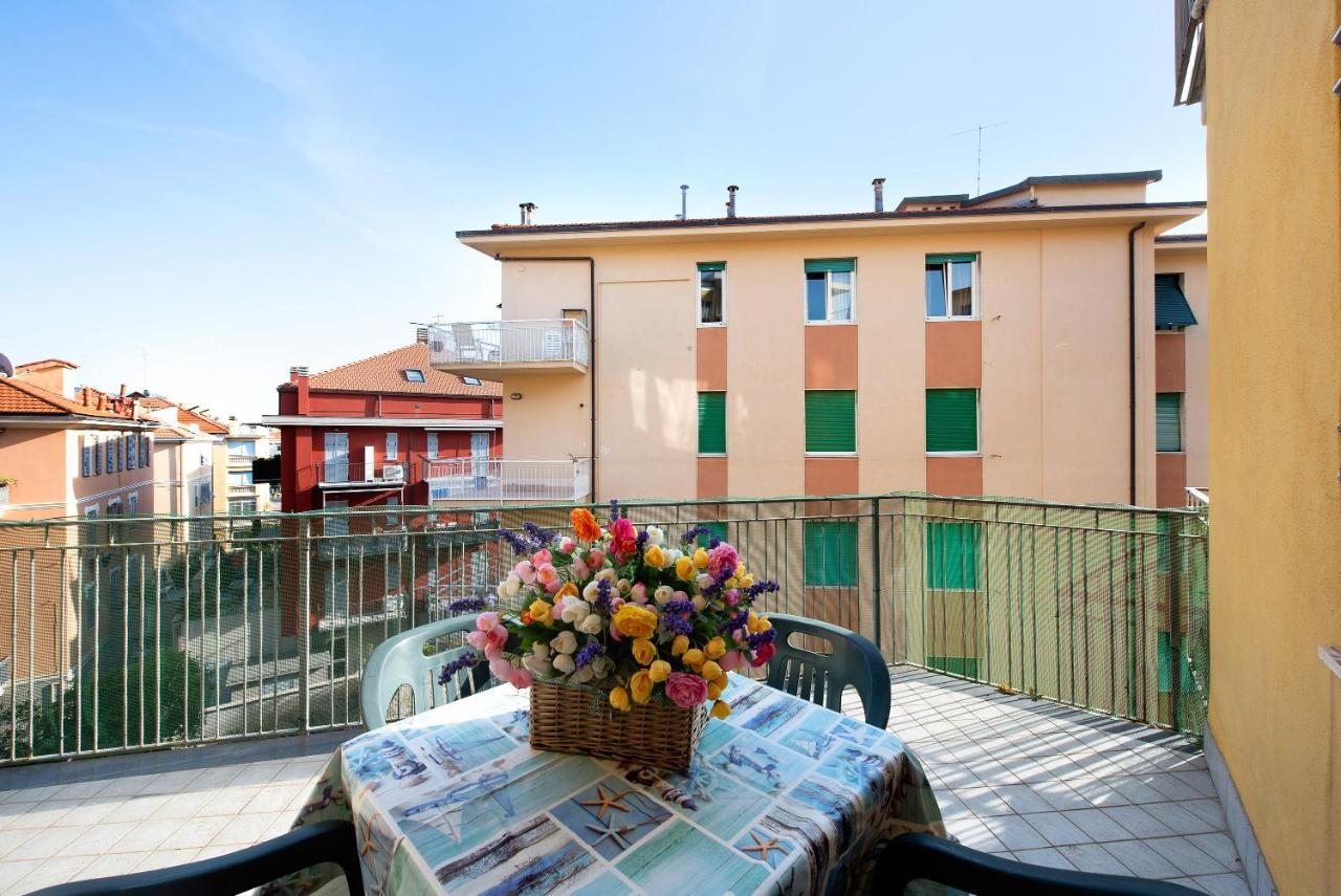 Apartamento Trilocale Mazzini Con 2 Balconi Varazze Exterior foto