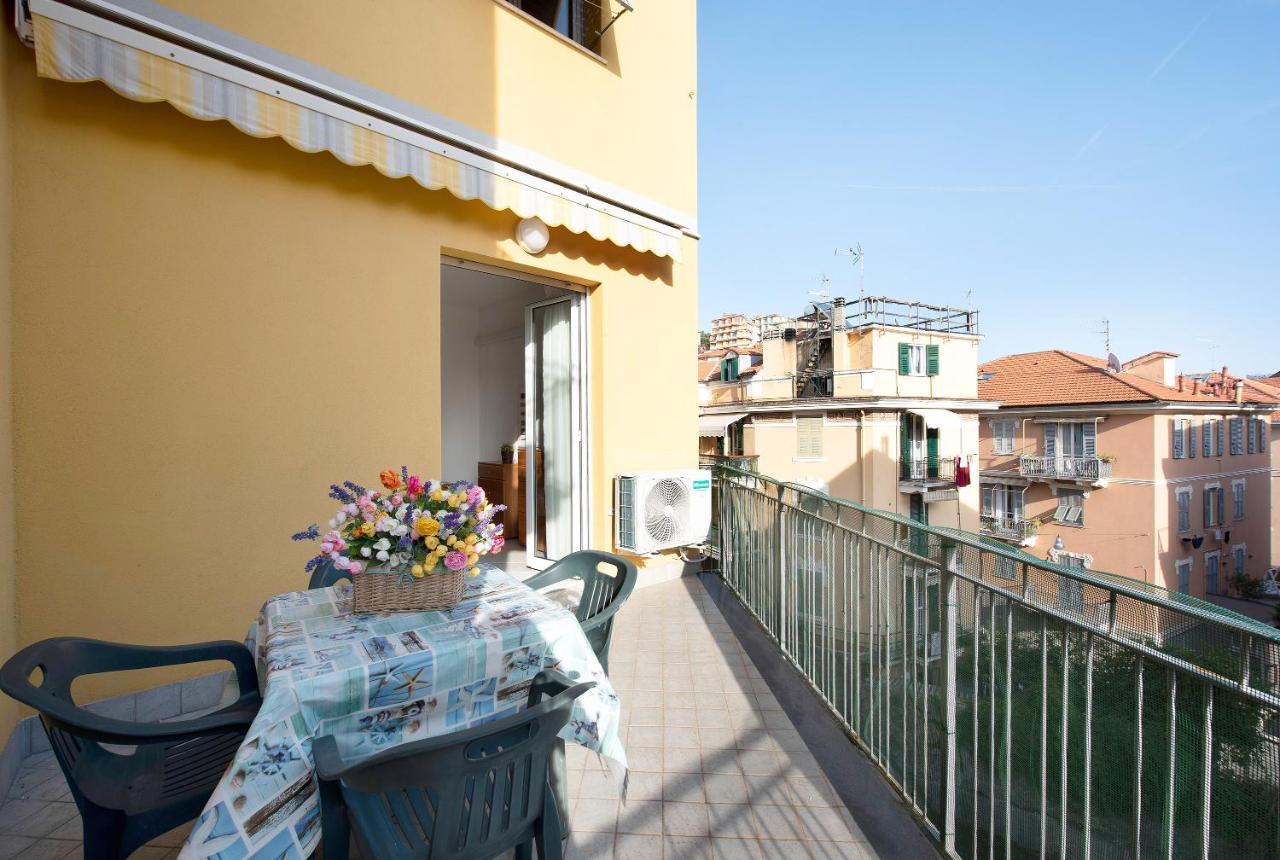 Apartamento Trilocale Mazzini Con 2 Balconi Varazze Exterior foto